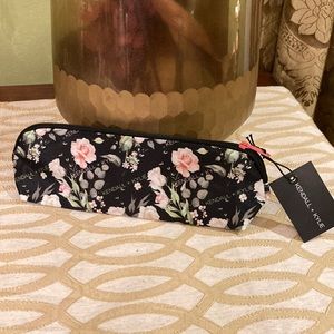New with tags Kendall + Kylie floral print stand-up zippered top pouch.
